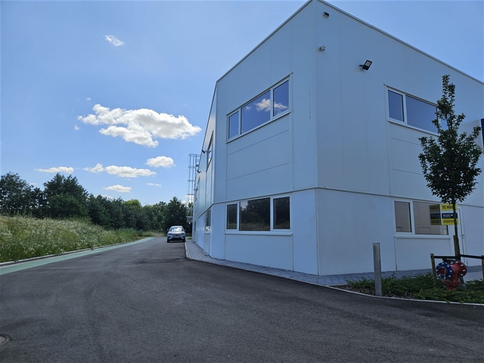 Nieuwbouw KMO op Heermees Green Business Park te Evergem foto {{pictureIndex}}