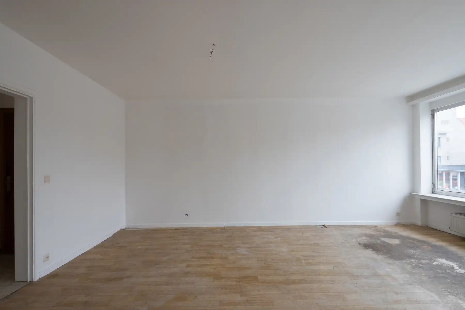 Te renoveren appartement met twee slaapkamers foto 4