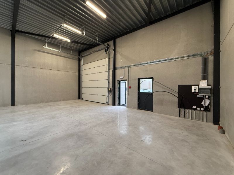 Moderne KMO-unit van 287 m² op toplocatie met 2 parkeerplaatsen foto 6