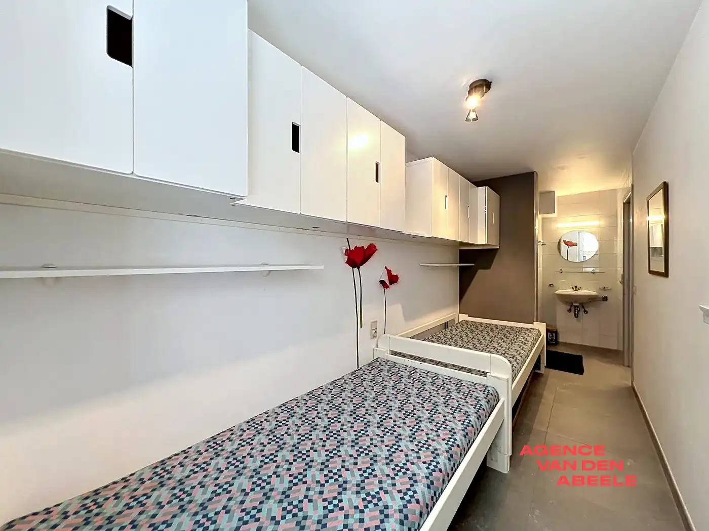 Op een topligging aan de Zeedijk in Duinbergen bevindt zich dit appartement met ongehinderd frontaal zeezicht.  foto 11