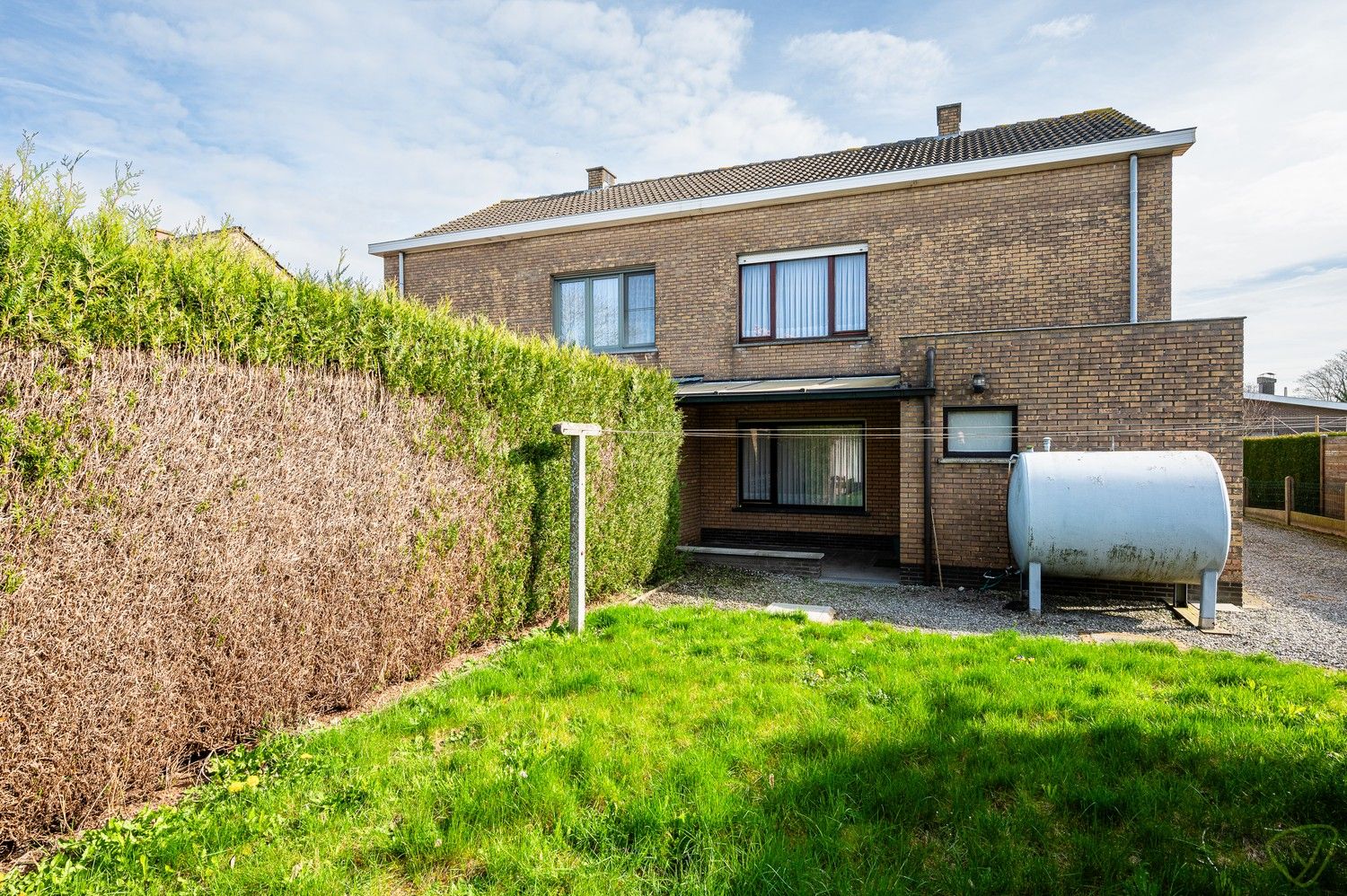 Op te frissen woning in een aangename en rustige woonwijk nabij het dorp van Bassevelde! foto 20