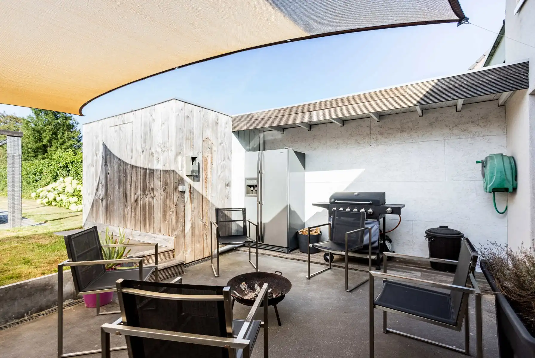 Instapklare woning met 3 slaapkamers en zwembad! foto 31