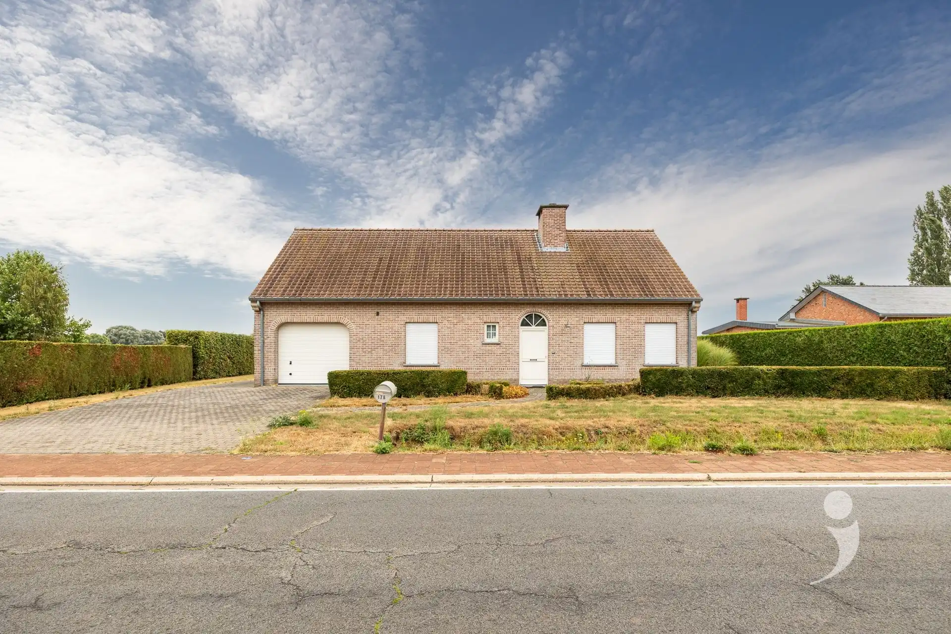 Instapklare woning met grote tuin en zicht op de velden! foto {{pictureIndex}}