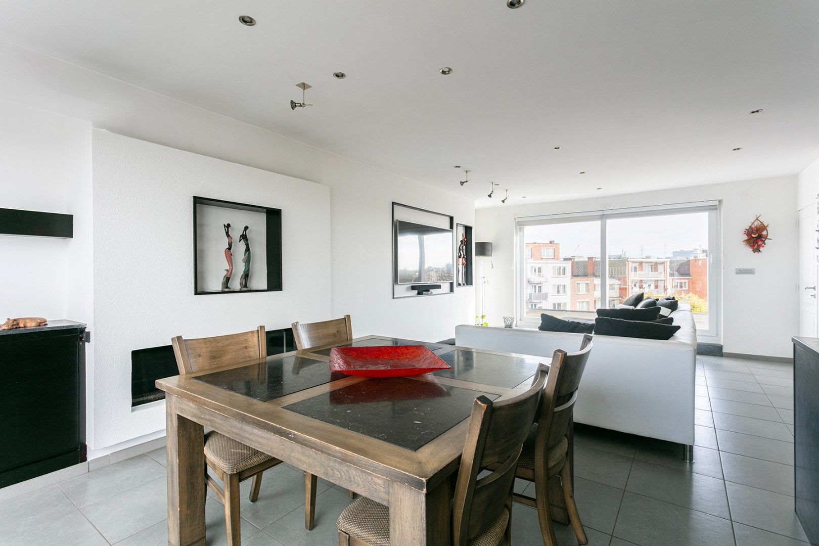 Riant dakappartement met 2 slpk, terras (50m²) & 2 autostnpl foto 6