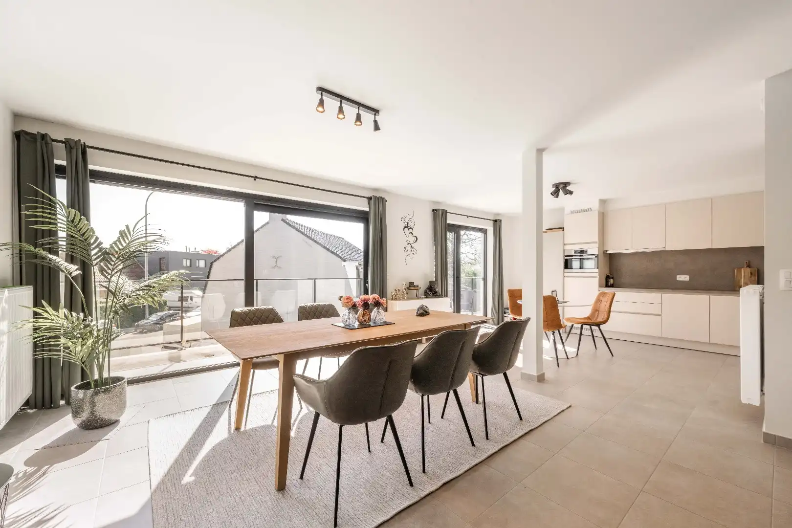 PERFECT ONDERHOUDEN APPARTEMENT (BJ 2018) MET STAANPLAATS & KELDER foto 3