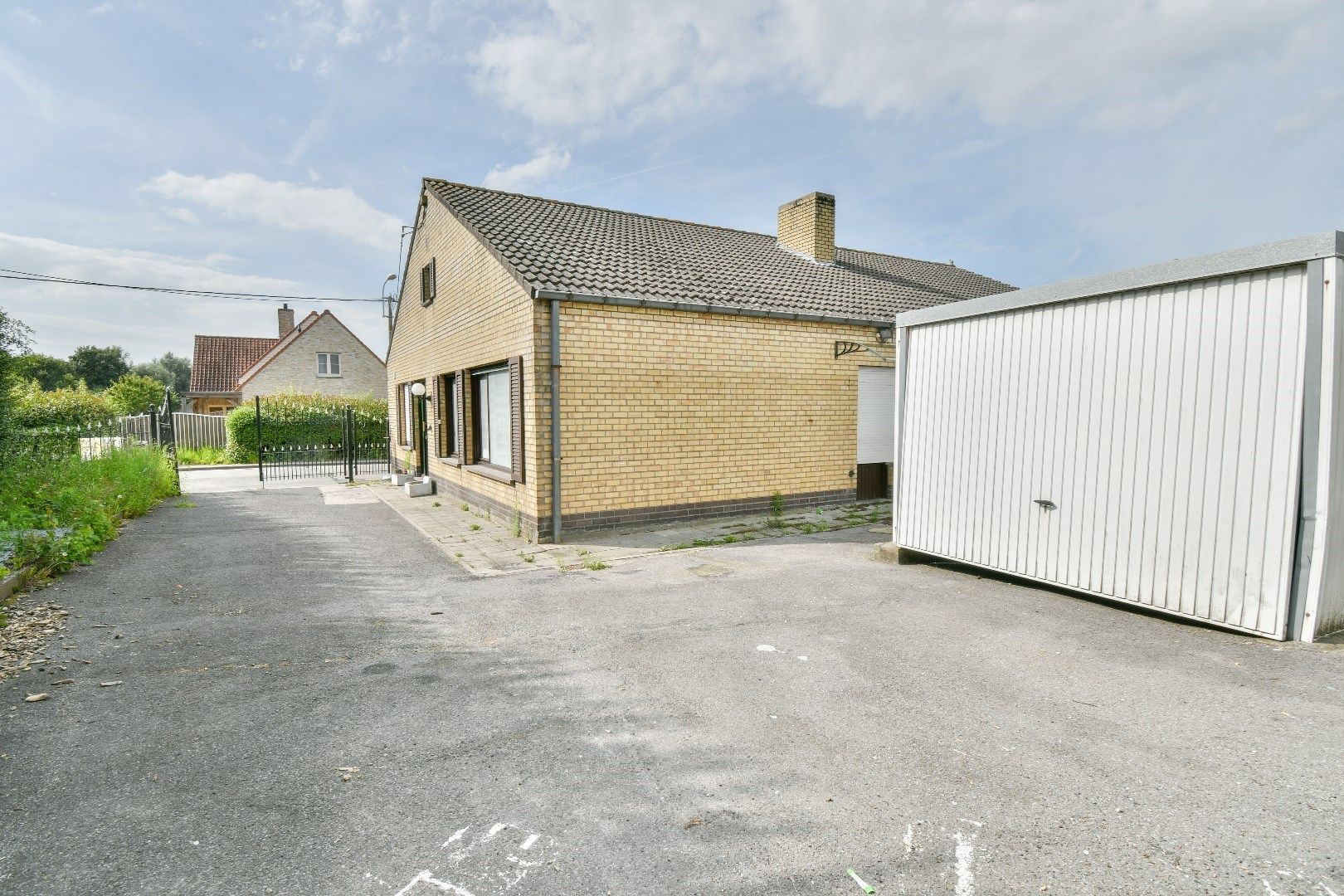 Te renoveren bungalow met drie slaapkamer in Torhout! foto 11