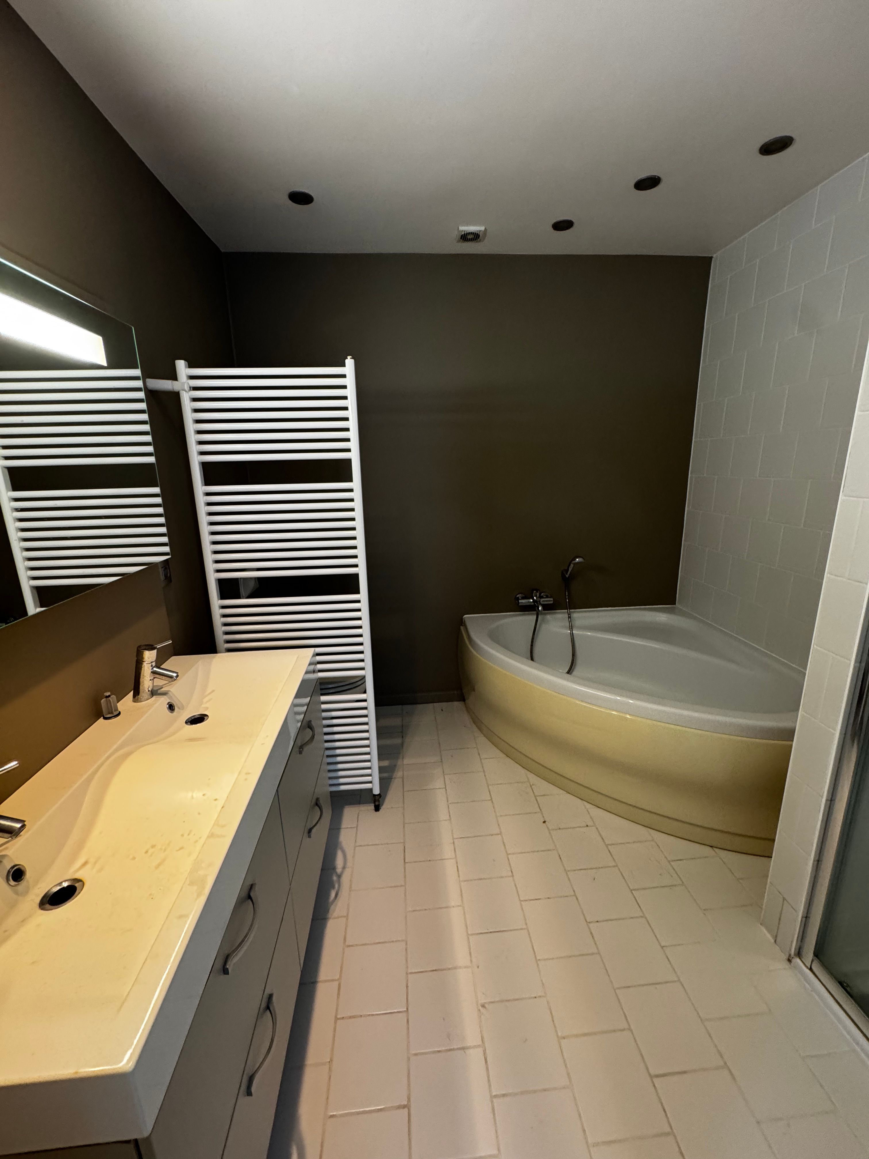 Volledig gerenoveerd handelspand met duplexappartement foto 13