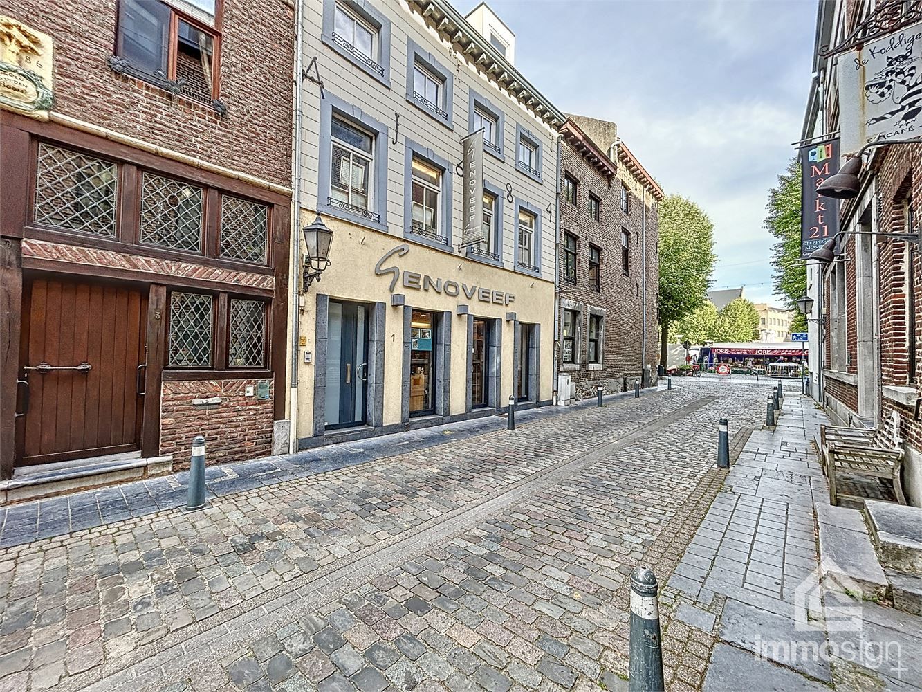 Prachtig handelspand met duplex midden in het centrum van Maaseik! foto {{pictureIndex}}