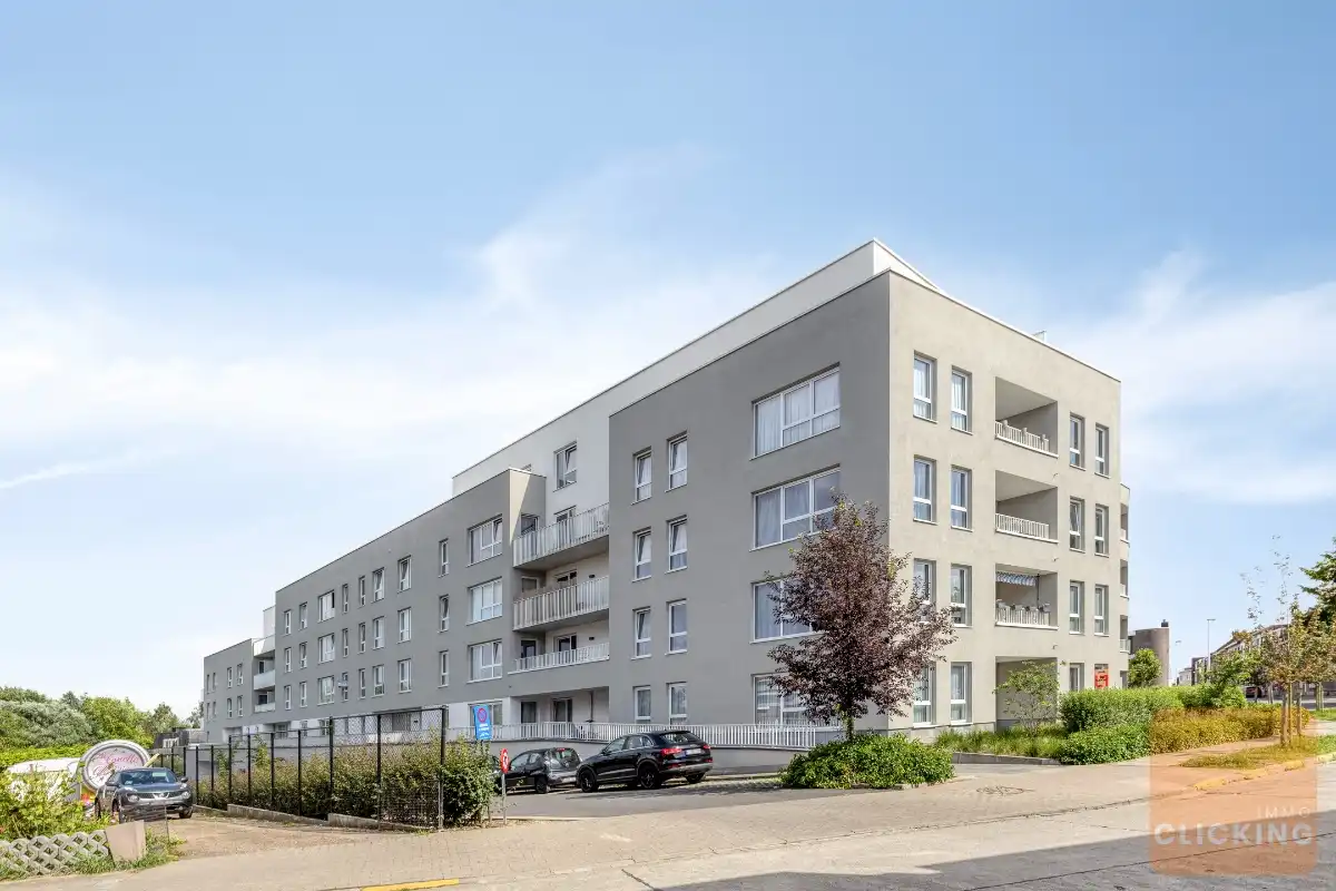 Modern 2 slaapkamerappartement met gezellig terras foto 4