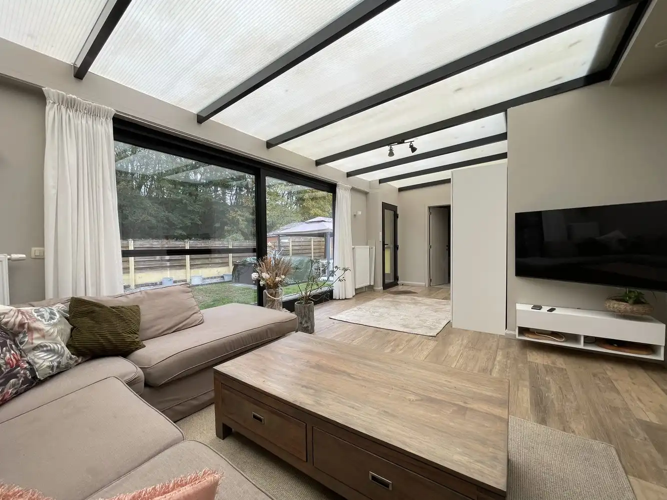 Verrassend ruime en volledig gerenoveerde woning met 3 slaapkamers en tuin foto 7