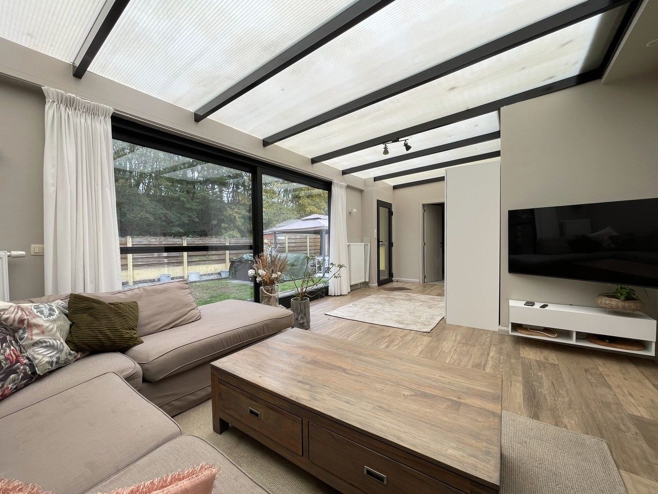 Verrassend ruime en volledig gerenoveerde woning met 3 slaapkamers en tuin foto 7