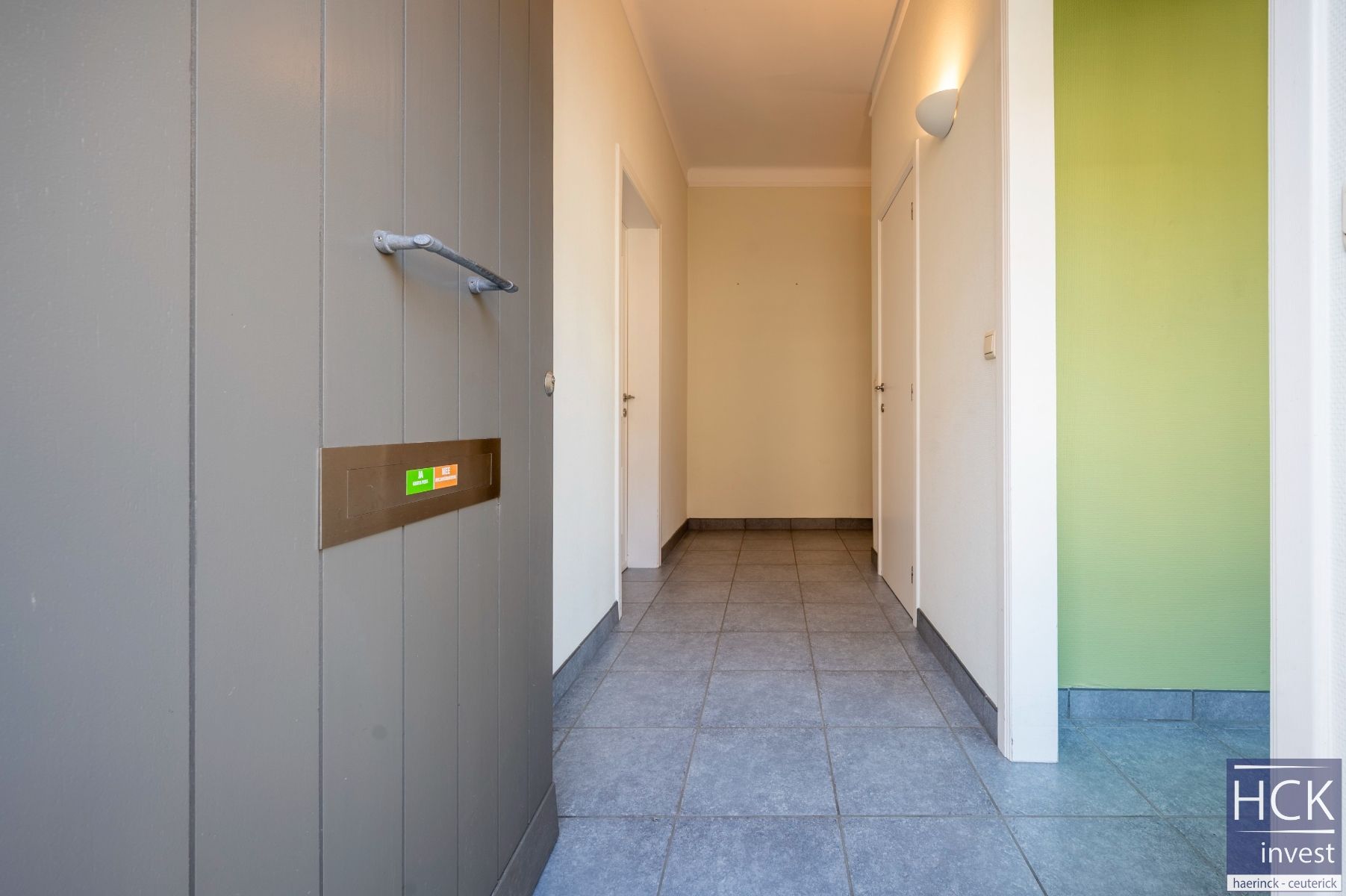 KRUISHOUTEM - Instapklare ruime burgerwoning met 4 SLPK. in centrum!! foto 2