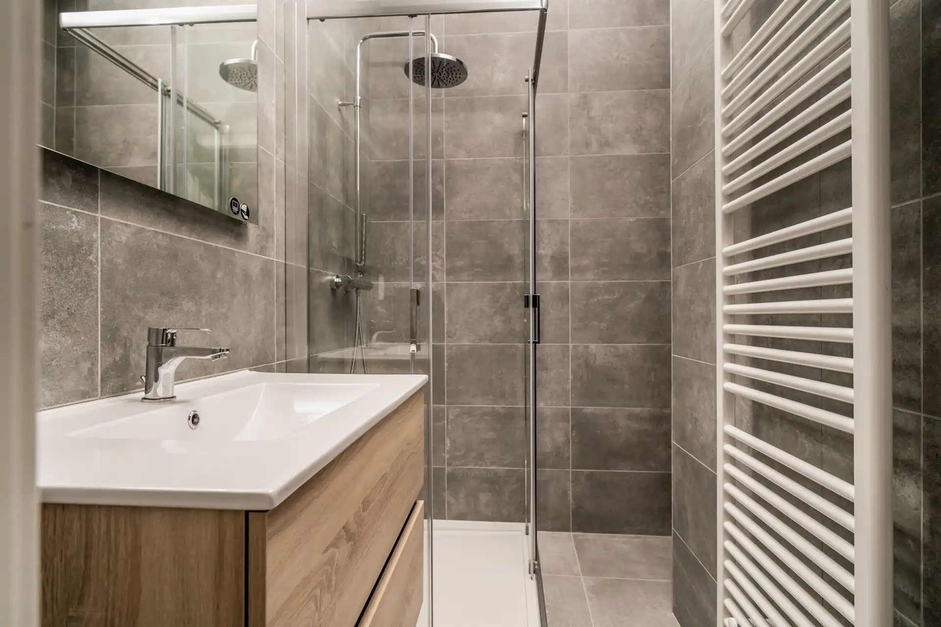 Dicht bij het Tour&Taxis-terrein, prachtig duplex penthouse met 3 slaapkamers foto 3