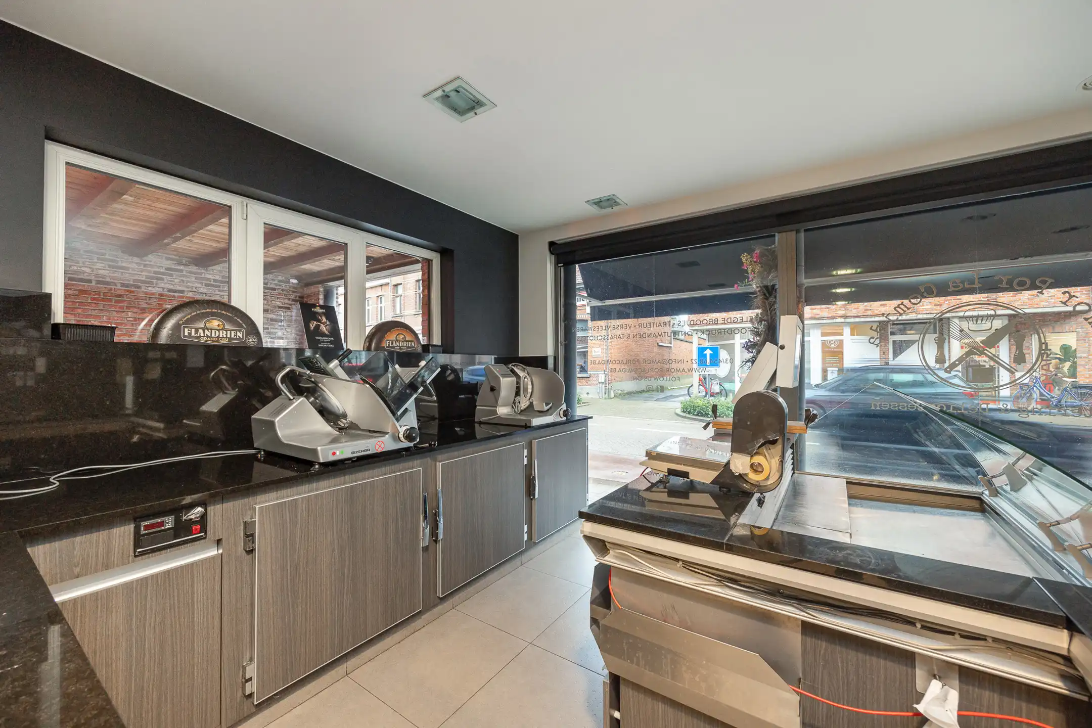 Modern handelsgelijkvloers in het centrum van Lint (115m²) foto 5