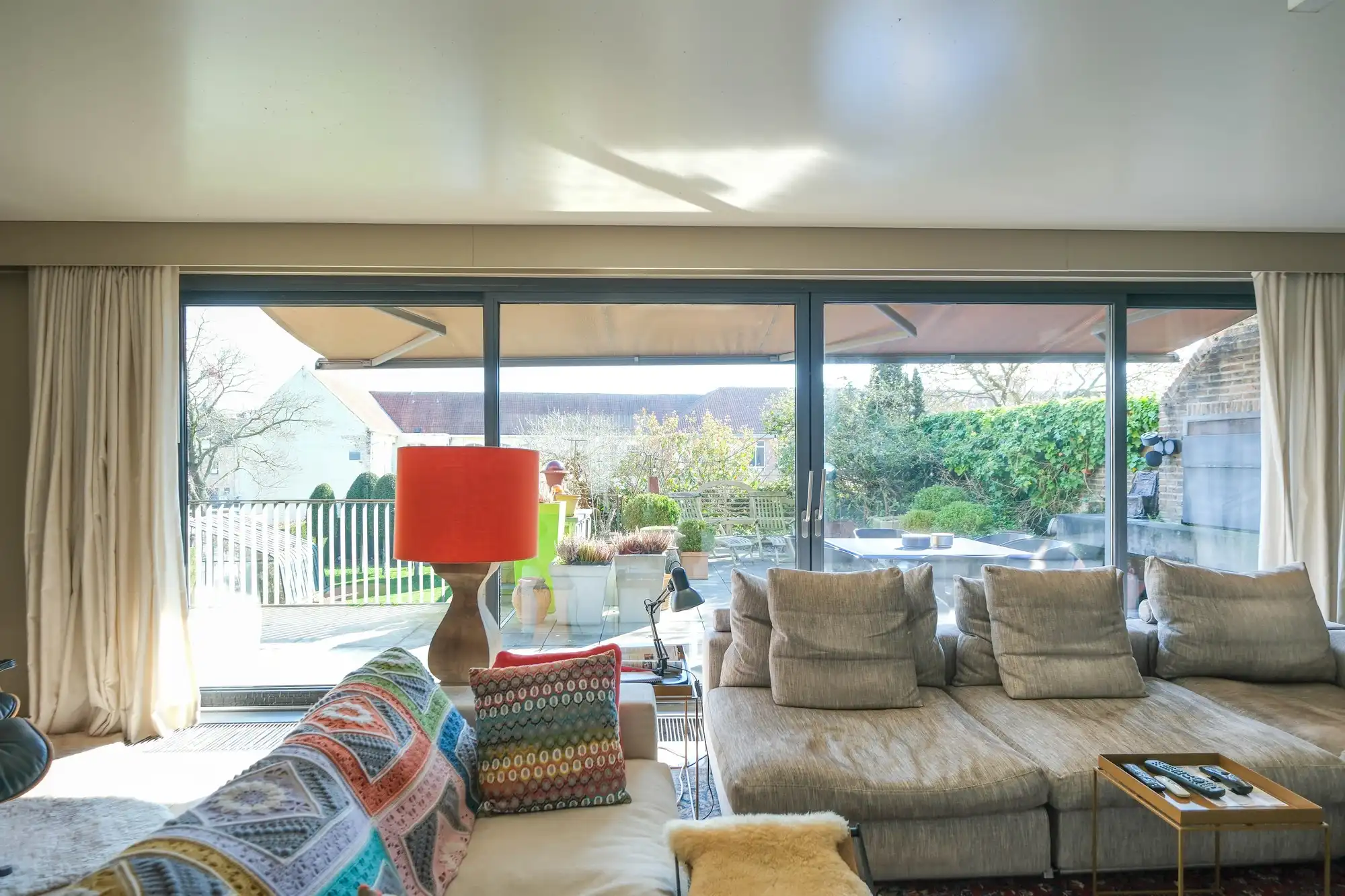 Heel ruime stadswoning met kantoren en tuin foto 13