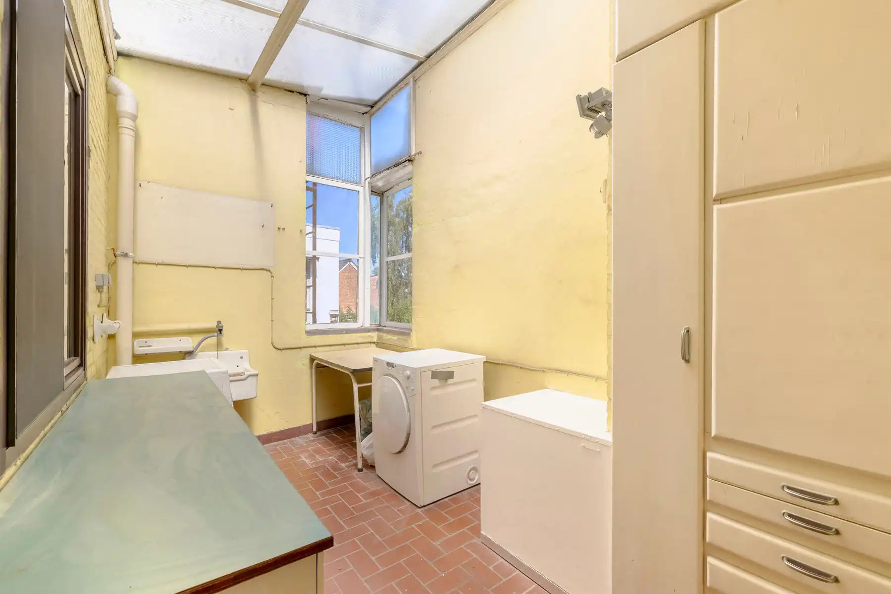 Te renoveren appartement met ruim magazijn/garage foto 19