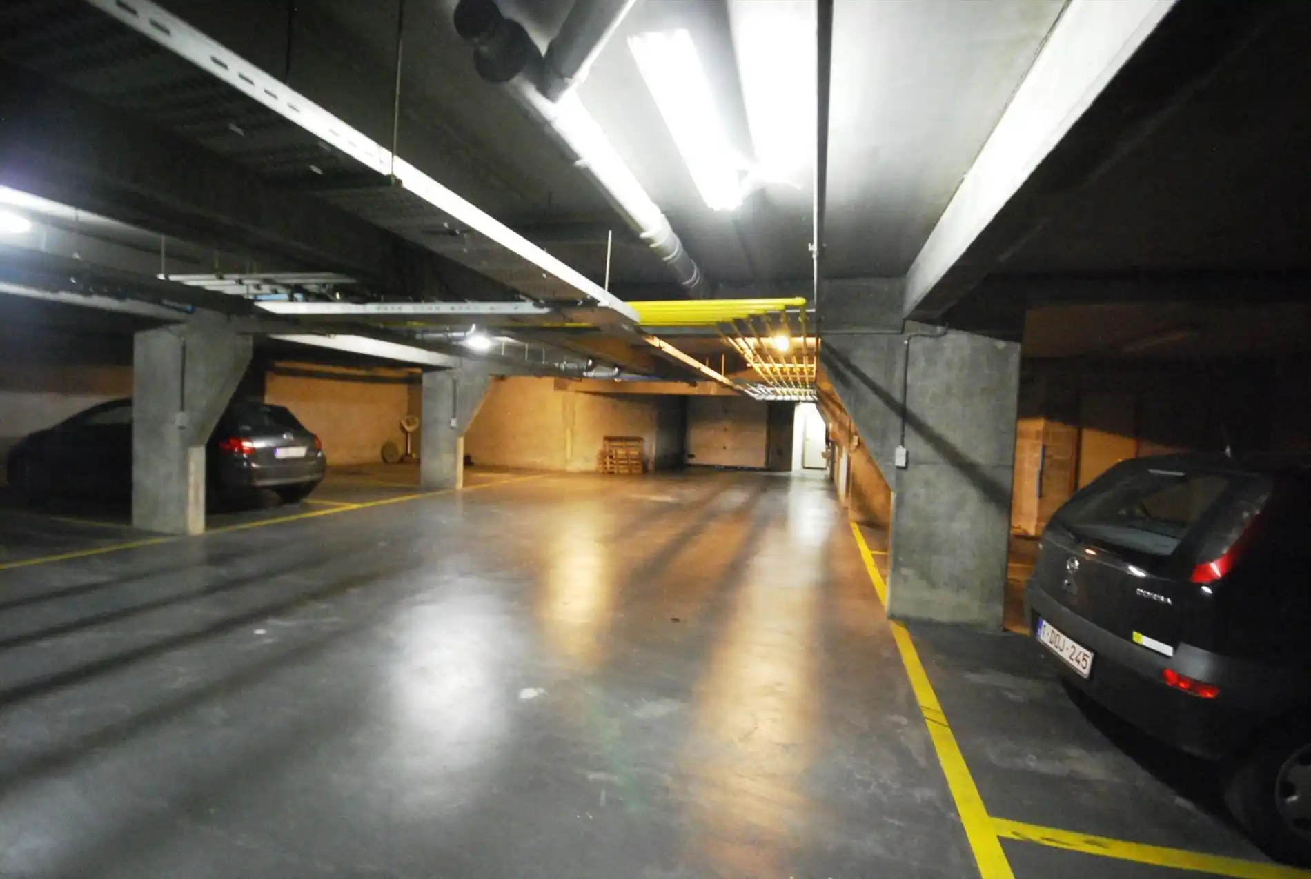 RUIM APPARTEMENT MET ONDERGRONDSE AUTOSTAANPLAATS foto 14
