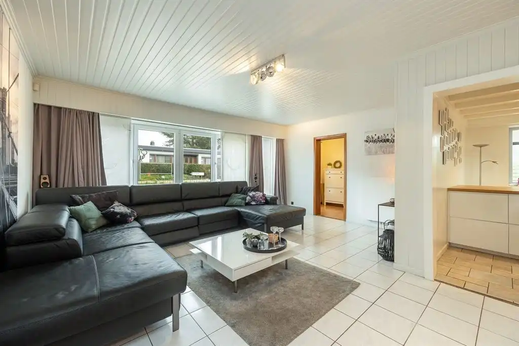 Woning met grote tuin op centrale locatie foto 3