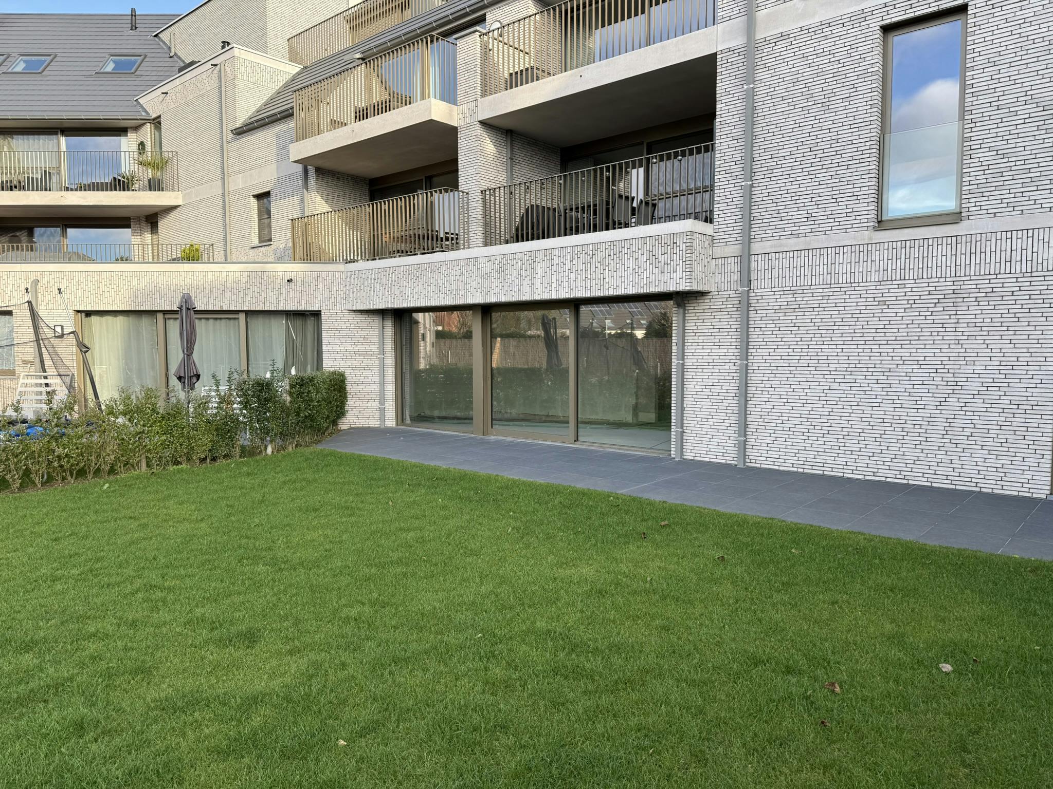 Gelijkvloers appartement met 2 kamers te koop in Ieper foto 3