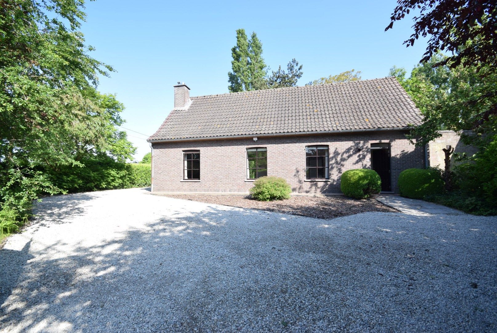 RUSTIG EN LANDELIJK GELEGEN WONING foto {{pictureIndex}}