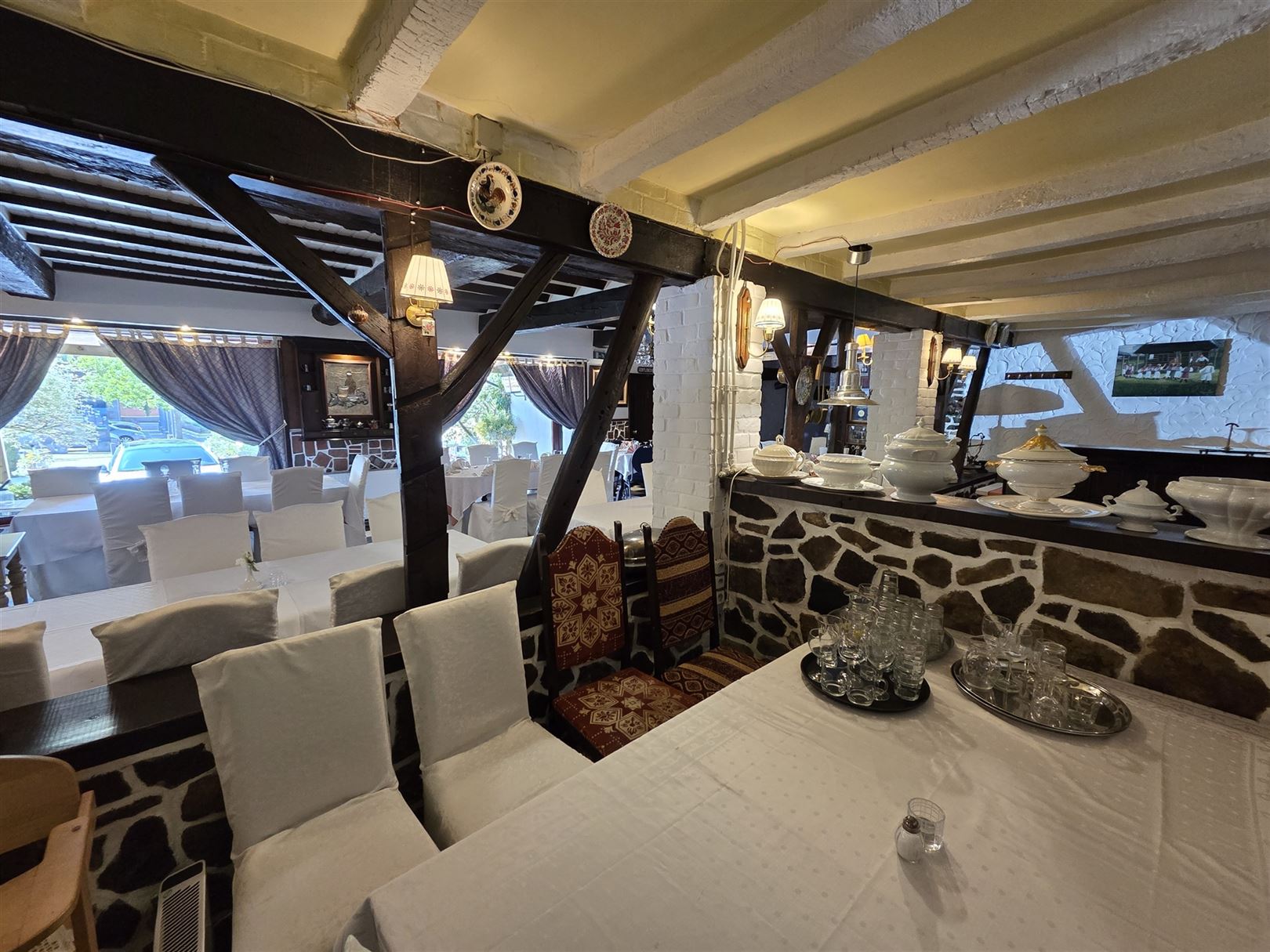 Veelzijdig gebouw: restaurant, hotel en feestzaal te Rebaix foto 7