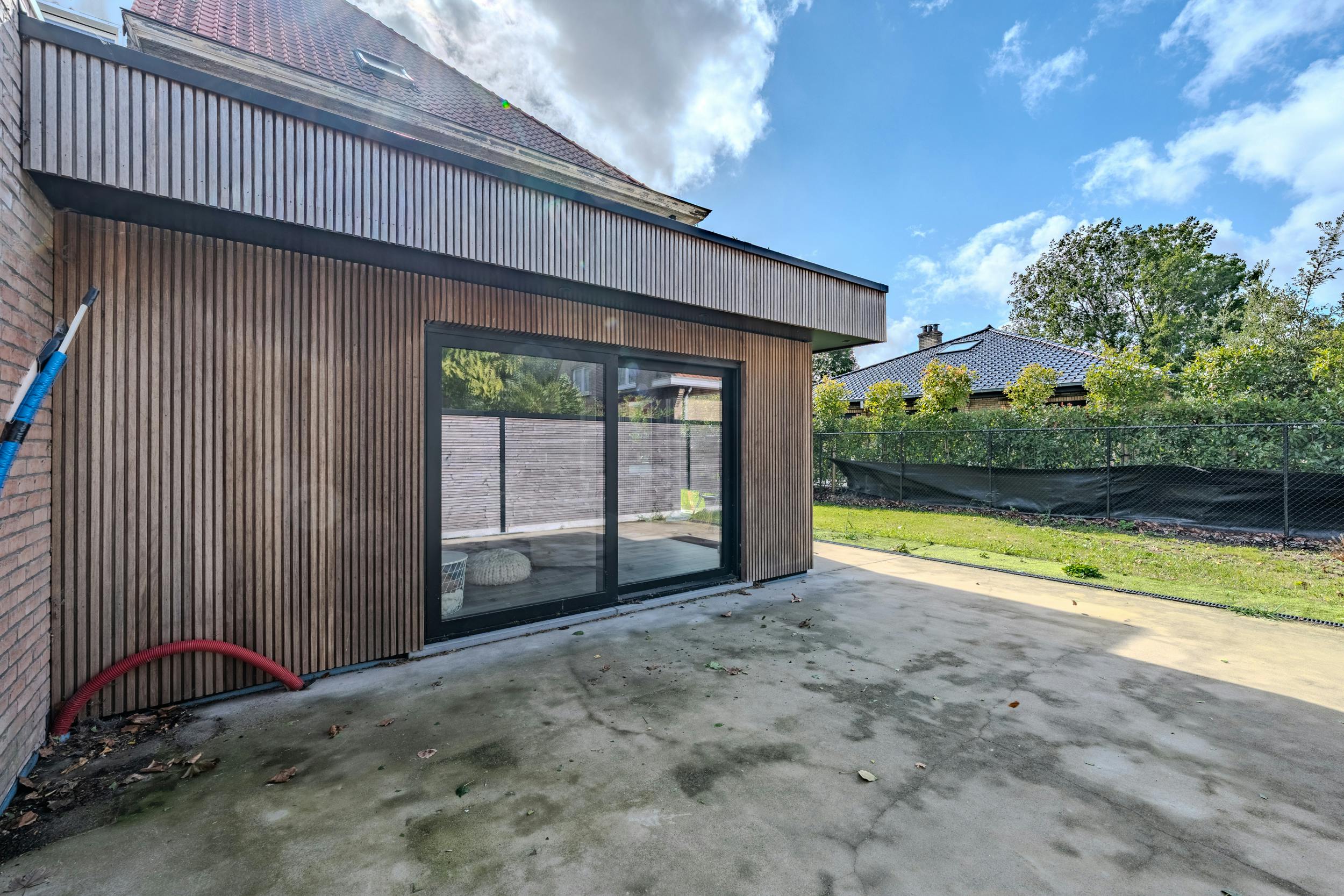 Huis te koop met zes slaapkamers en zongerichte tuin. foto 20