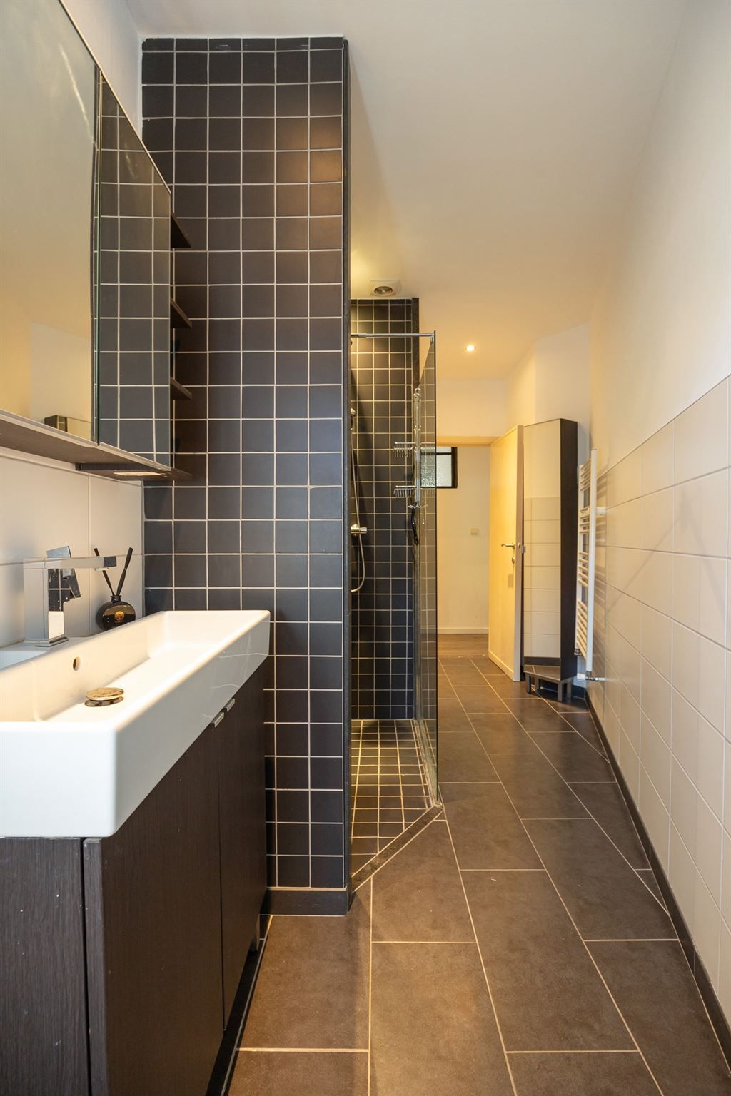 Instapklaar gelijkvloersappartement met stadskoer foto 9