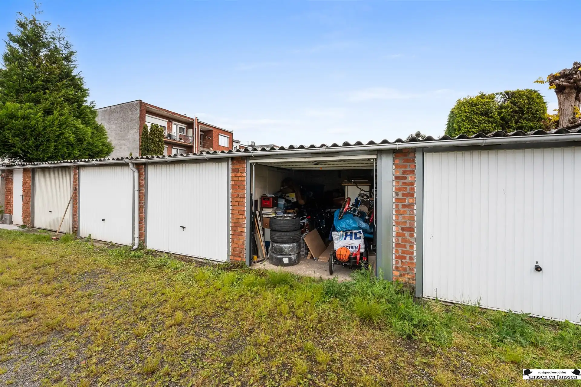 Op te frissen appartement met twee slaapkamers foto 13
