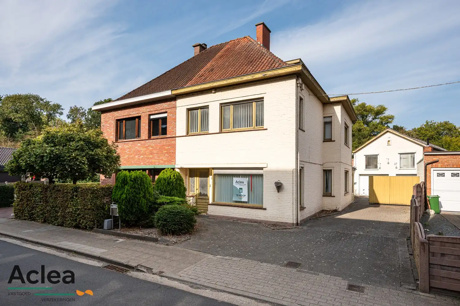 Te renoveren woning met grote magazijnruimte en veel potentieel foto 2