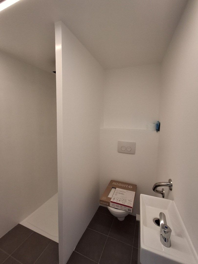 PRACHTIG GERENOVEERDE RIJWONING MET 2 SLPKS EN DUBBELE GARAGE foto 9