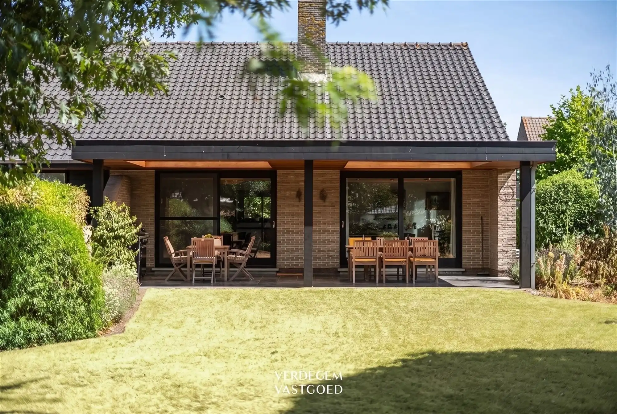 Knappe villa met 4 slaapkamers op een royaal perceel in een rustige woonwijk foto 20