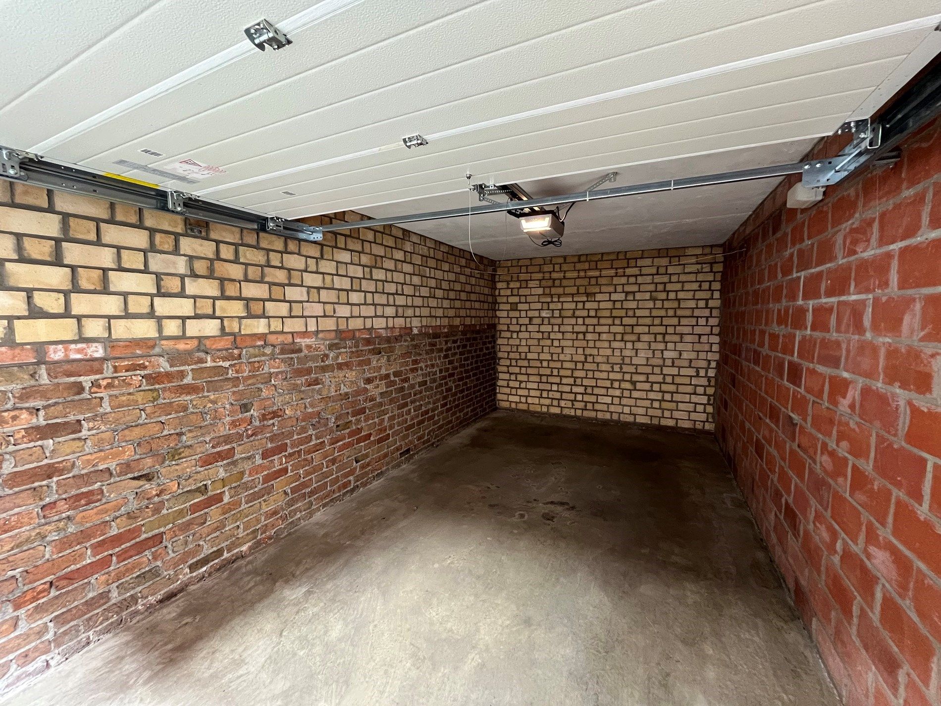 Goed gelegen garagebox foto 4