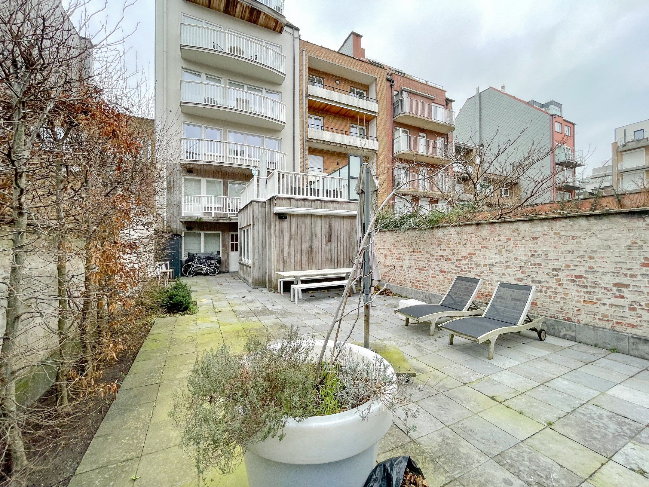 Aangenaam, perfect onderhouden appartement met een ruim terras. foto 31