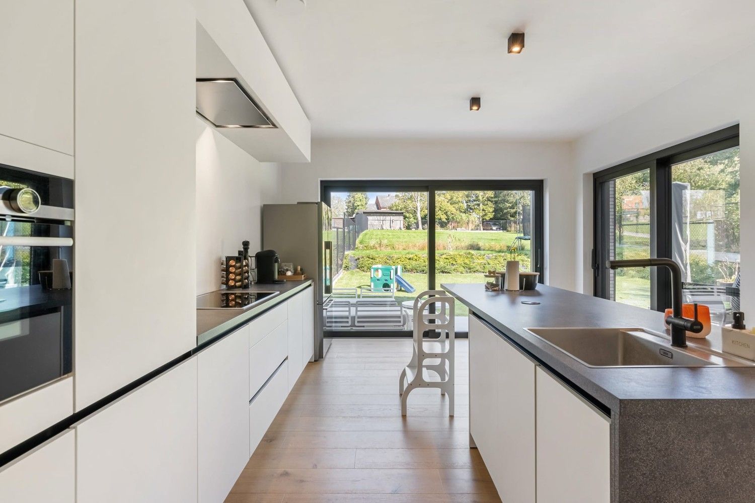 Exclusieve nieuwbouwwoning met verfijnde afwerking en ruime tuin! foto 9