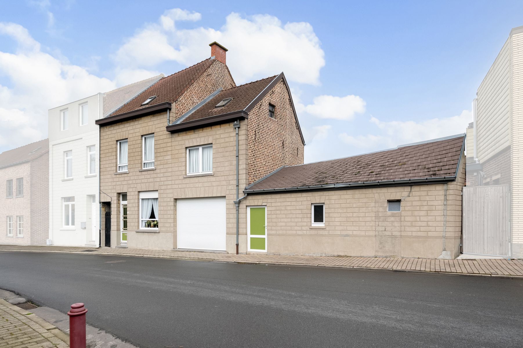 Ruime woning met 3 slaapkamers foto 1