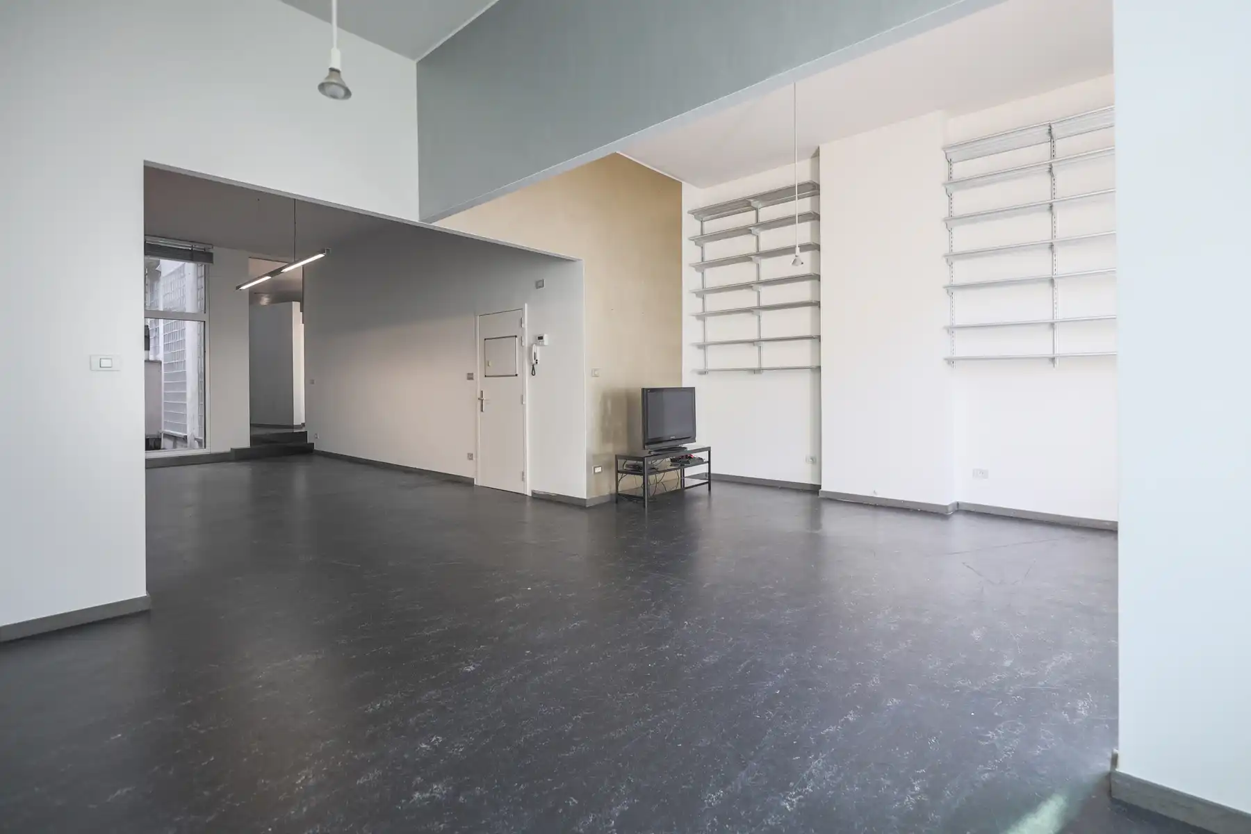 Uniek appartement met loftgevoel en terras foto 2