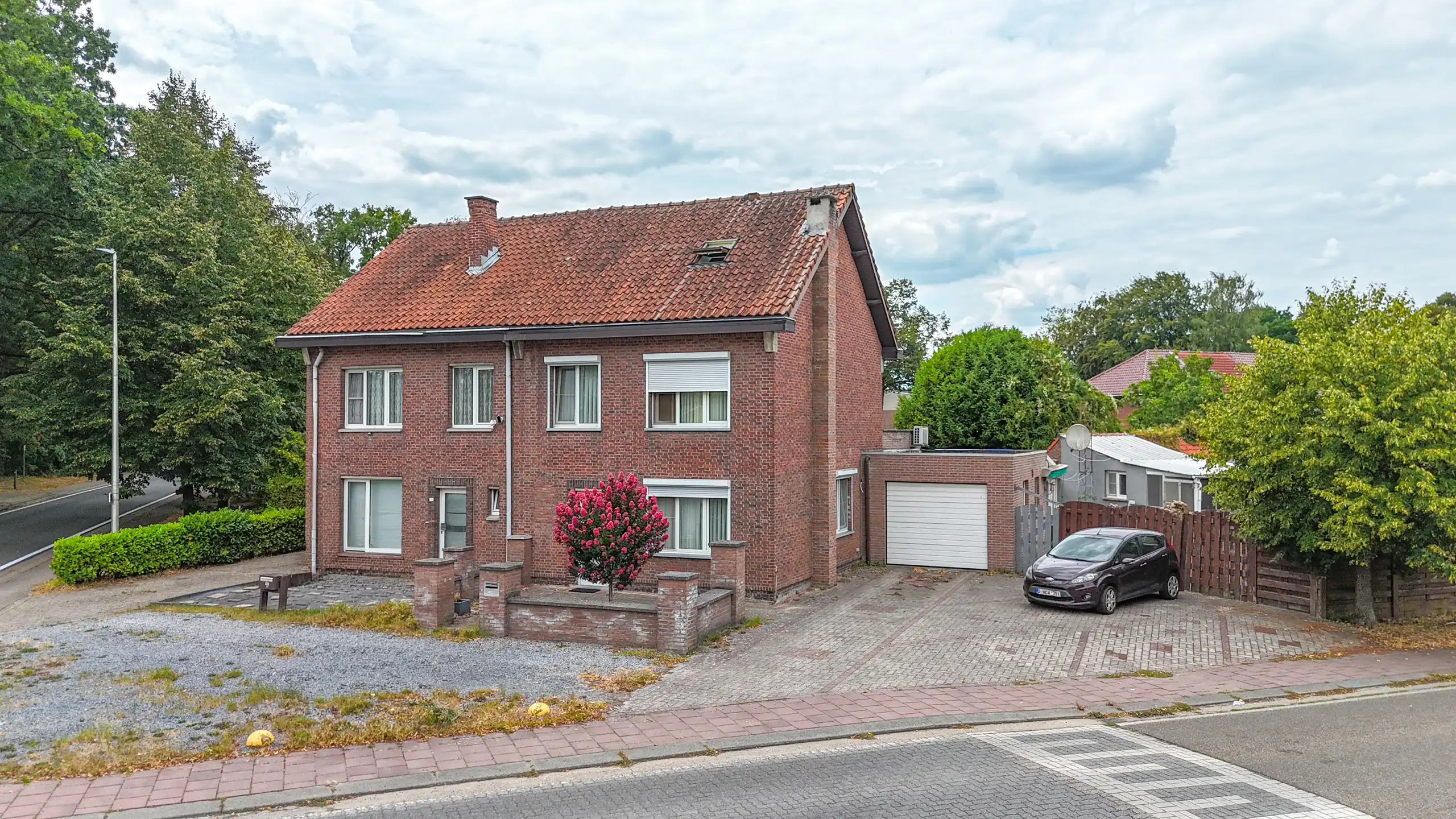 Halfopen woning met tuin, garage en 3 slaapkamers foto 31