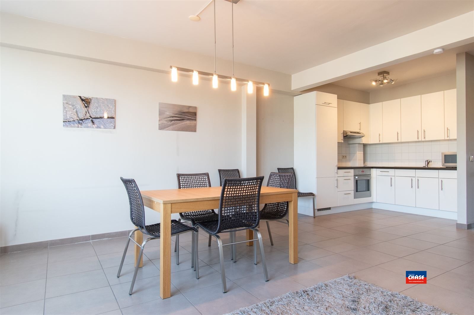 Instapklaar appartement met twee slaapkamers foto 2