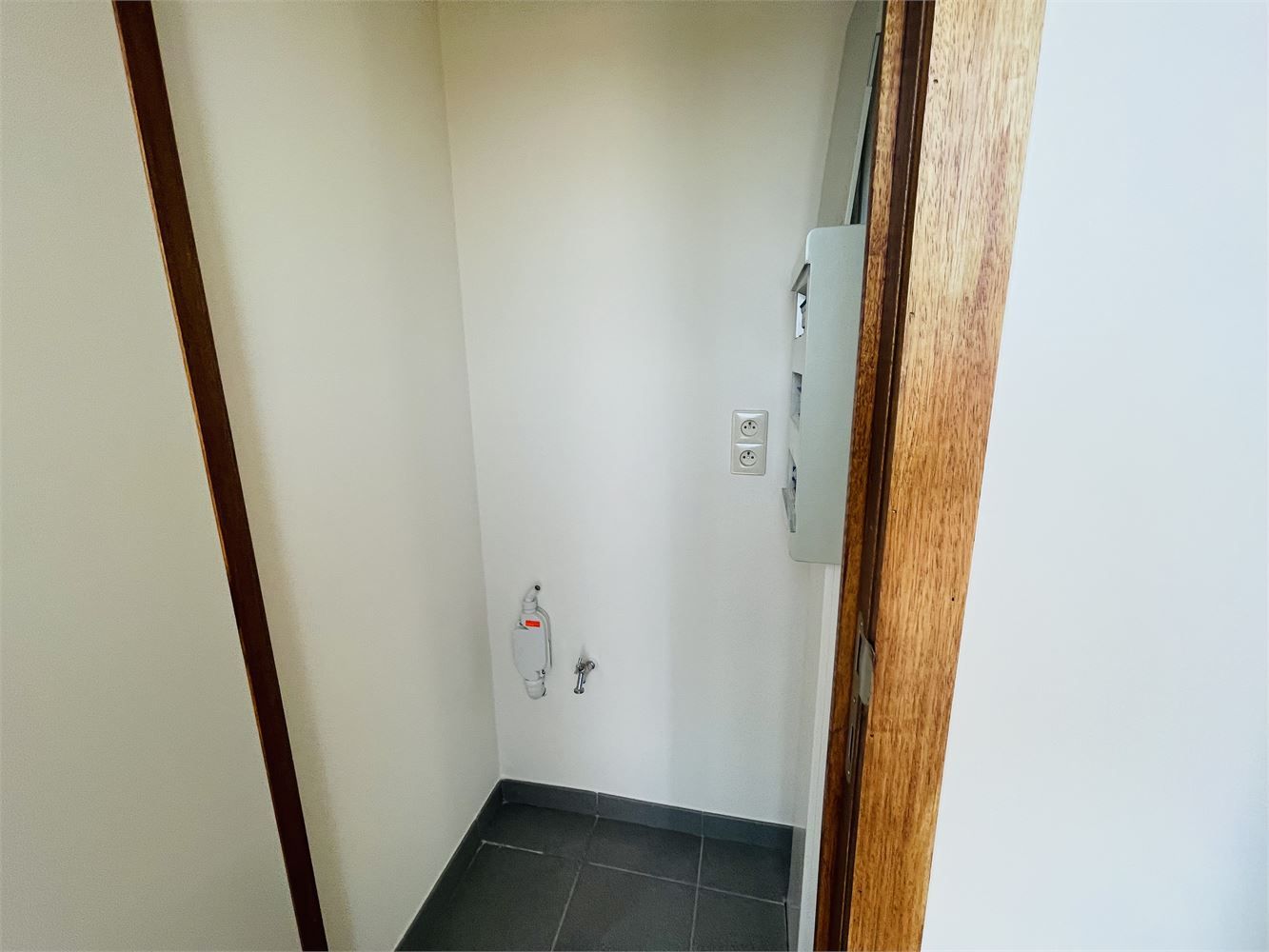 Sint-Michiels, rustige ligging Heel mooi ENERGIEZUINIG lichtrijk appartement met 1 slpk, 2 zonneterrassen en mogelijkheid om  garagebox bij te kopen foto 9