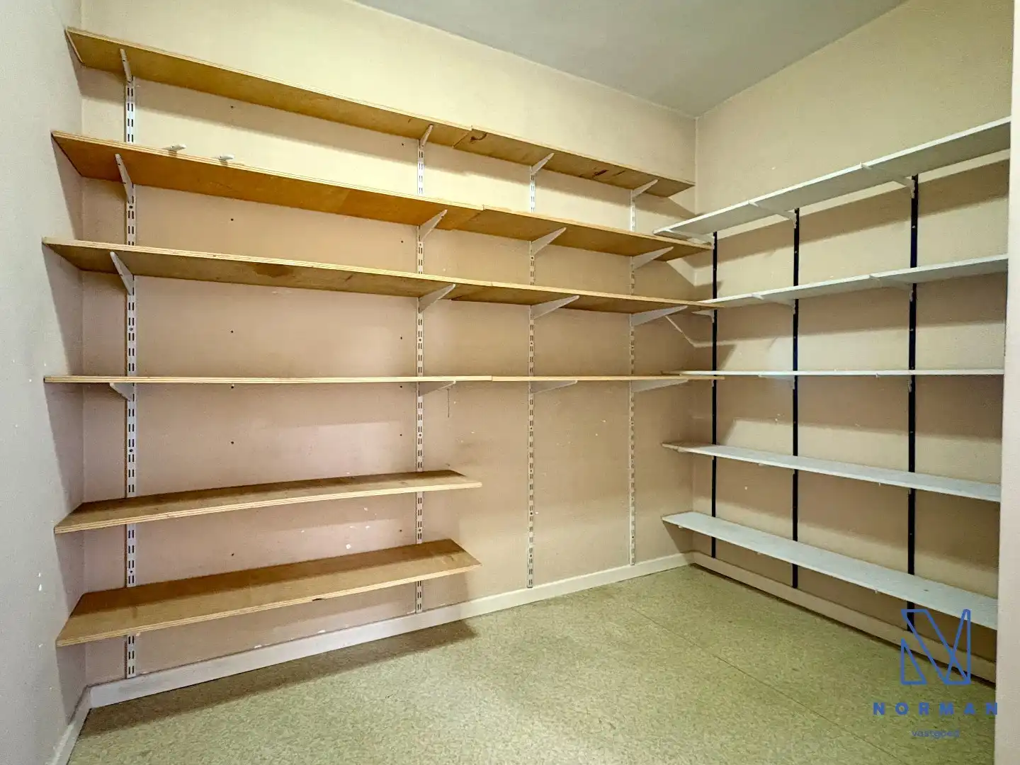 2-slaapkamer appartement te koop in centrum Harelbeke inclusief autostaanplaats foto 9