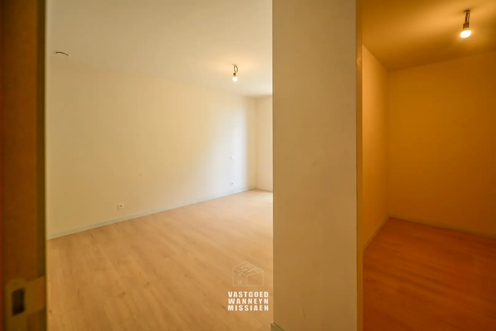 Moderne energiezuinige halfopen woning met 3 slaapkamers, tuin en carport foto 9