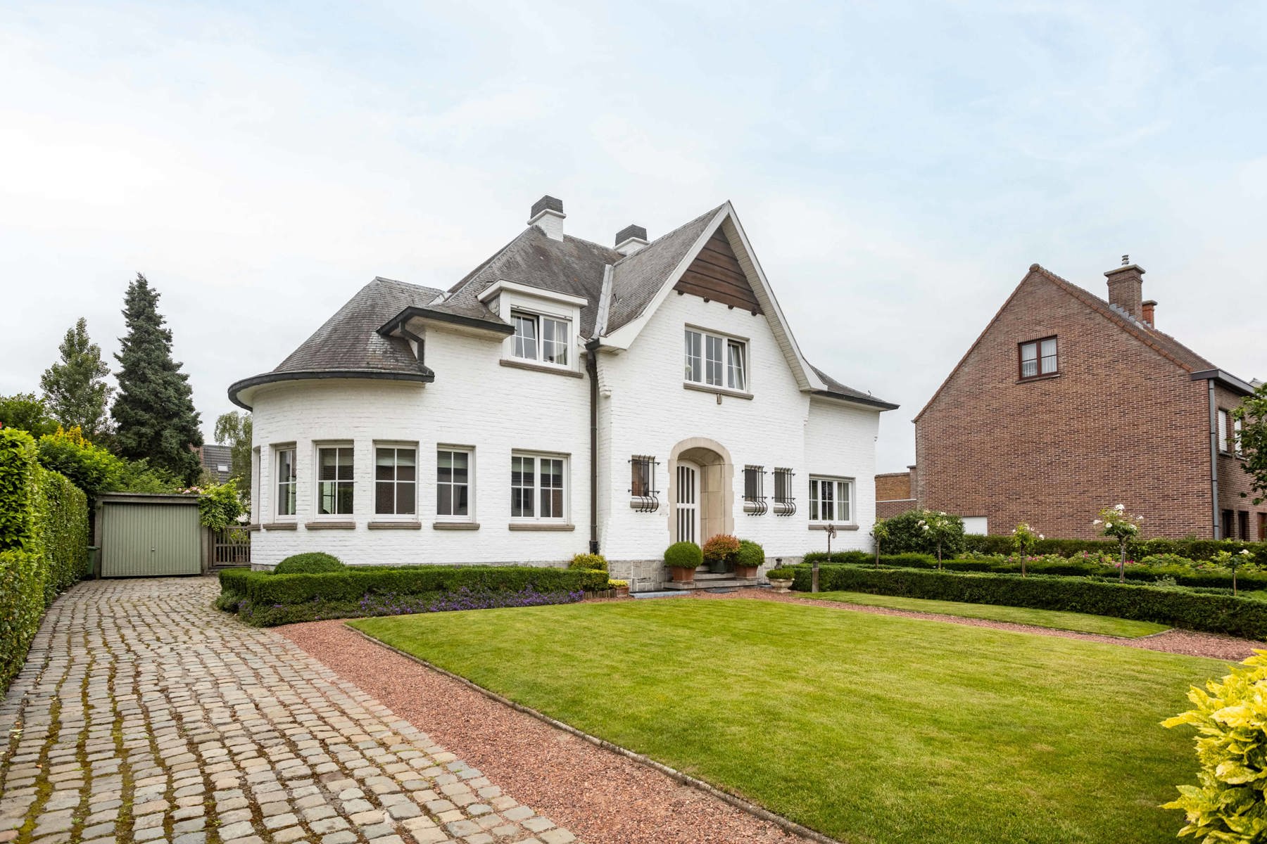 Hoofdfoto van de publicatie: Riante Villa met 5 slpk en praktijkruimte op 1100m²