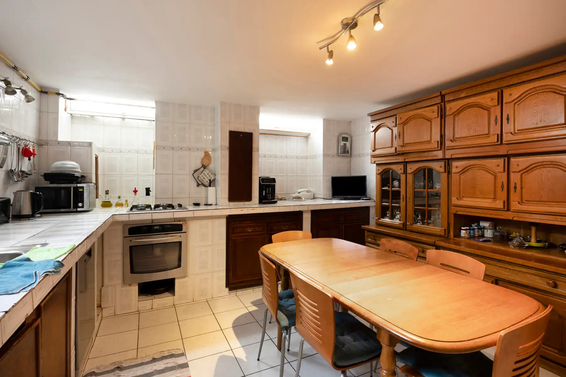 Goed gelegen en goed onderhouden woning met 4 slaapkamers foto 18