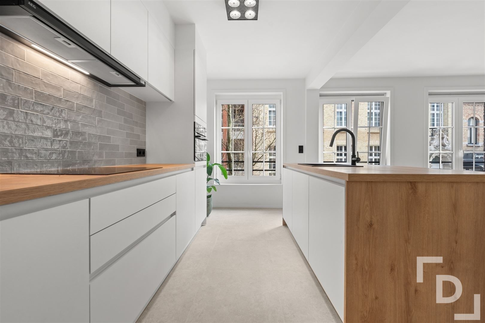 Kwalitatief gerenoveerd appartement in centrum Ieper foto 9