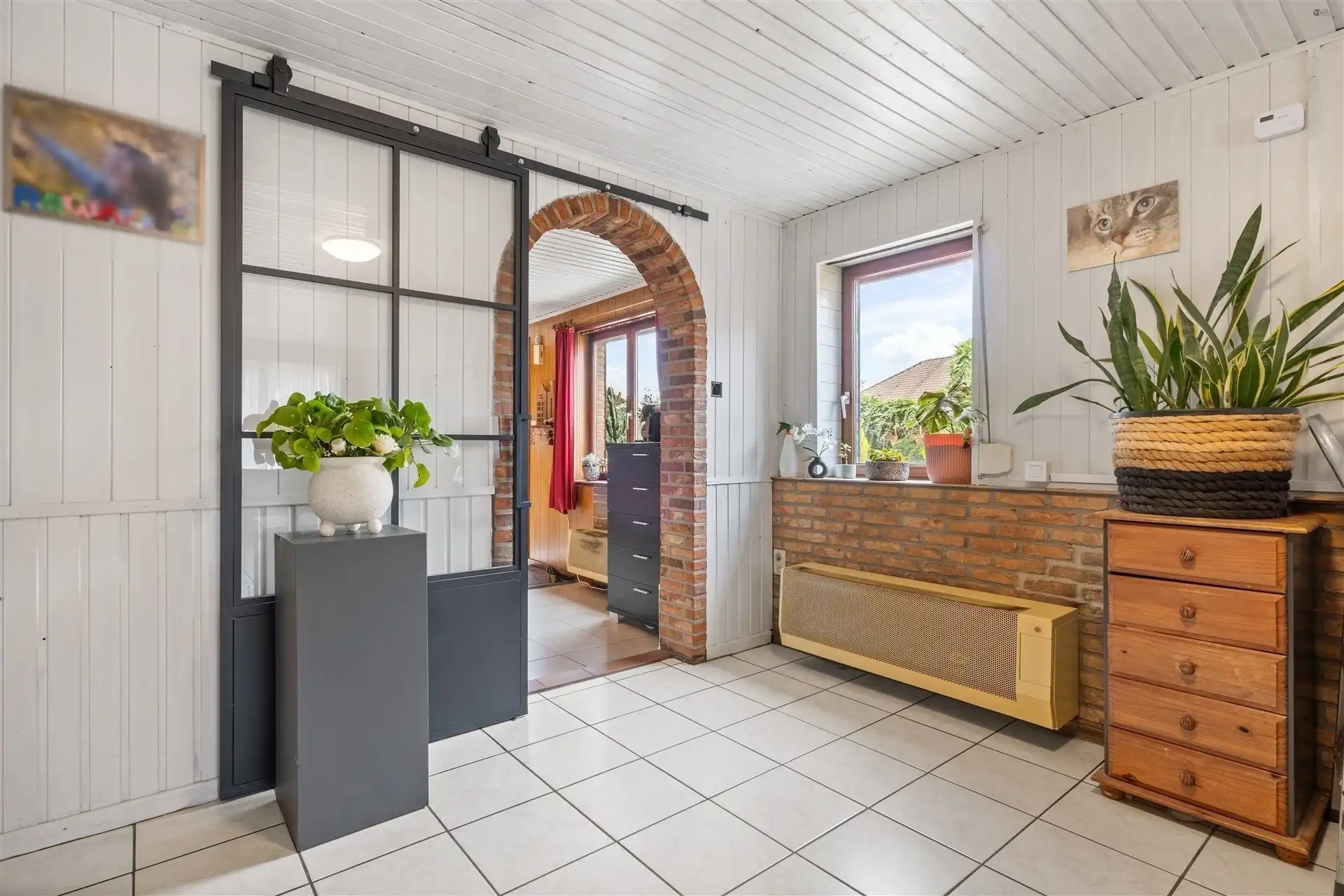 verzorgde woning met brede oprit en garage foto 3