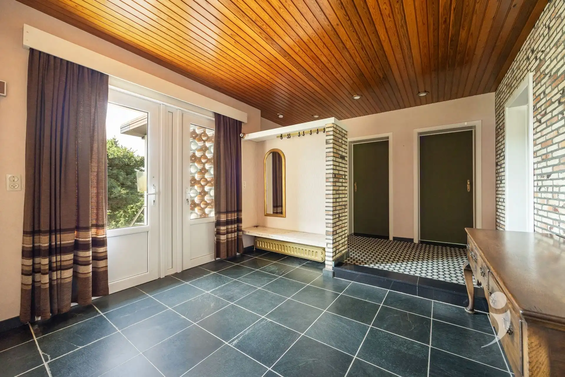 Ruime te renoveren woning!  foto 13