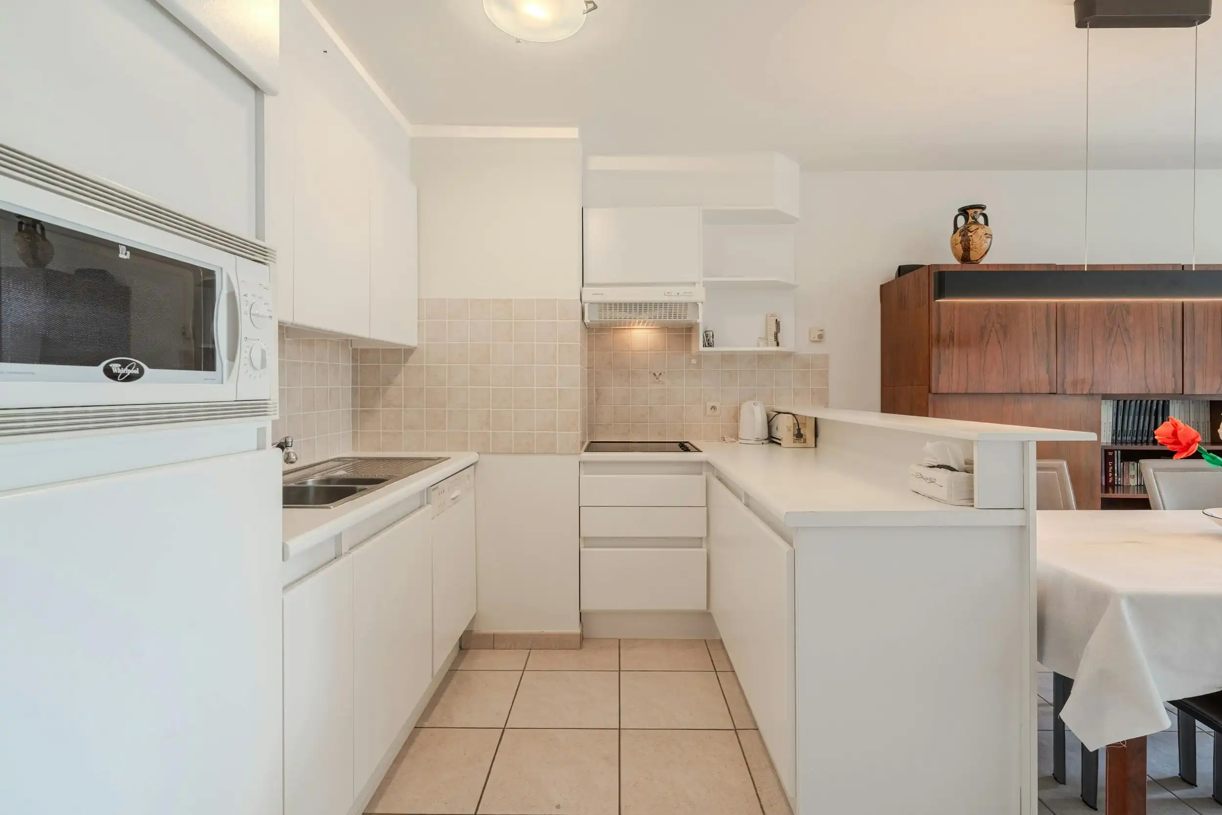 Instapklaar appartement met 2 slaapkamers en zijdelings zeezicht! foto 8