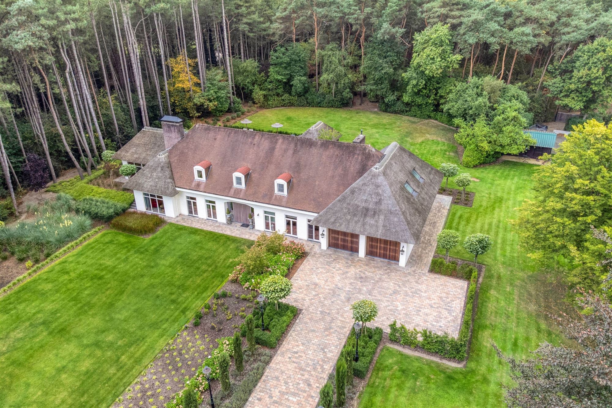 Landelijke luxe: unieke villa op 7.188 m² privé-domein foto 4