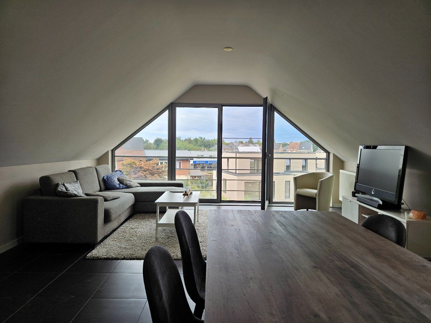 Tof dakappartement met 1 slaapkamer in rustig gebouw ! foto 2