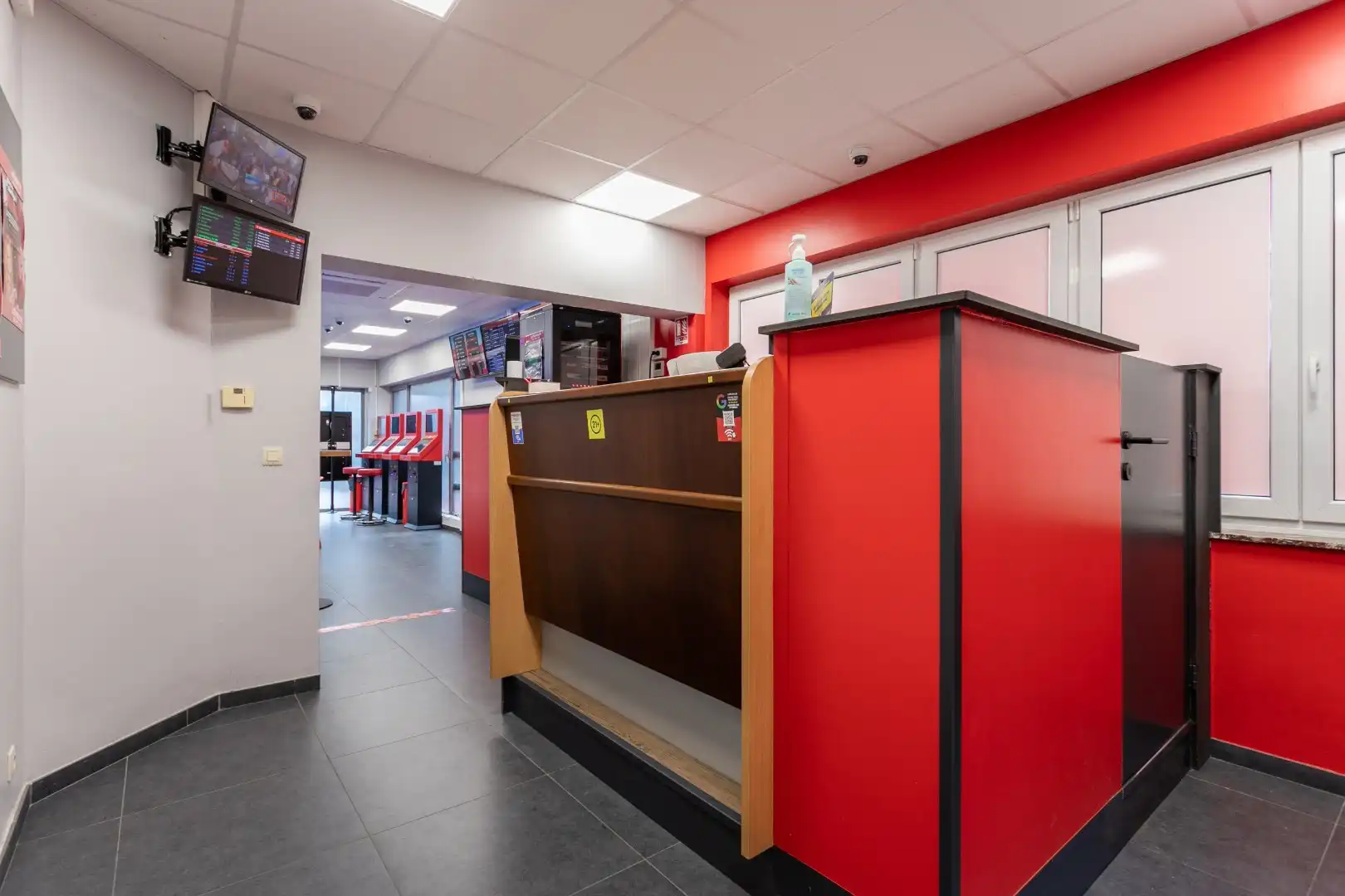 opbrengsteigendom: commercieel glv en 3 appt foto 5